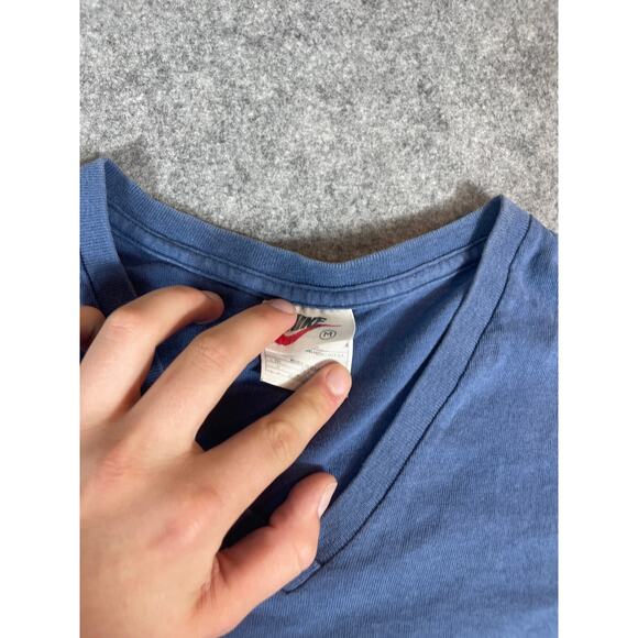 Vintage Y2K Nike T-Shirt Mens M Blue V-Neck Center Swoosh Retro Sportswear USA - Picture 3 of 7